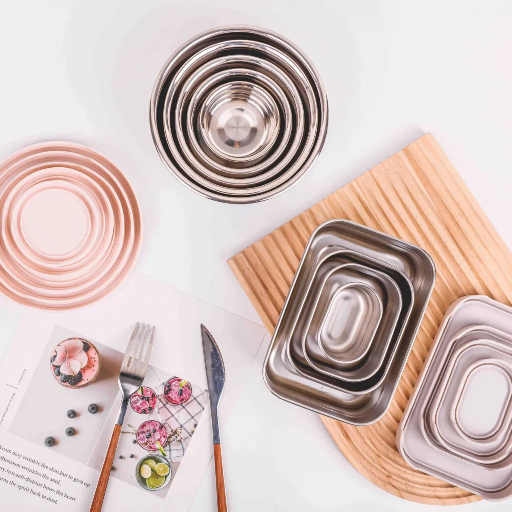 S S food container witn silicone lid