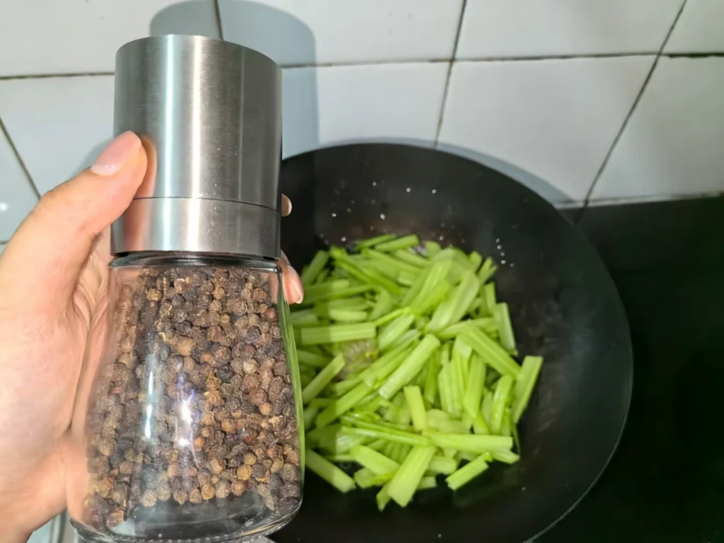 spice grinder (1)