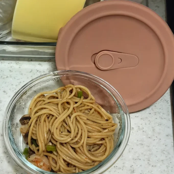lunch box with silicone lid