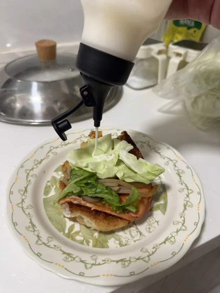 squeeze sauce bottle