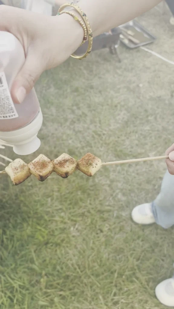 squeeze sauce bottle